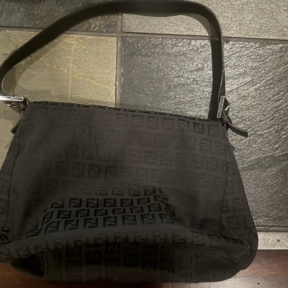 Vintage canvas Fendi shoulder bag. - Picture 2 of 6